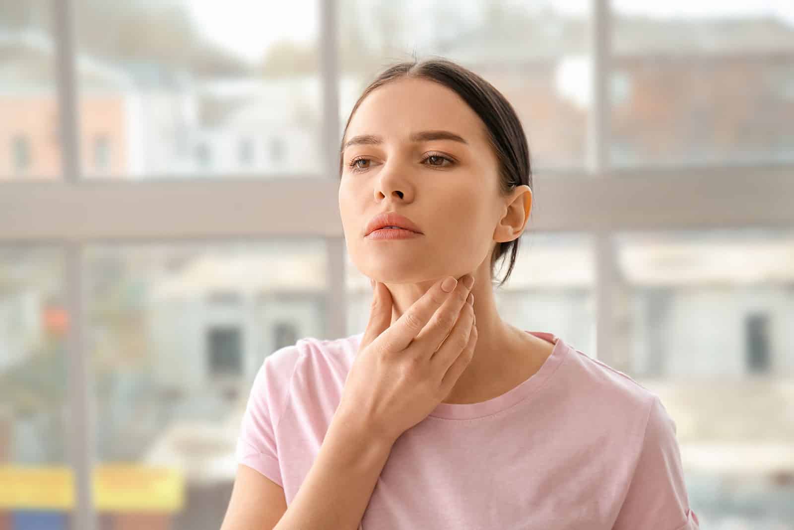 Does Alcohol Affect the Thyroid? - Illinois Recovery Center